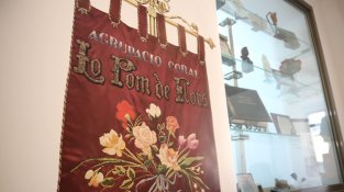 Estendard del Cor lo Pom de Flors estrenat el 1956. Fotografia: Mireia Redondo