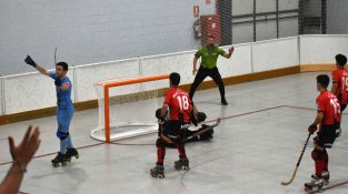 Pujalte acaba de transformar una falta directa per fer pujar el 3-0 al marcador. Foto: JL Gil
