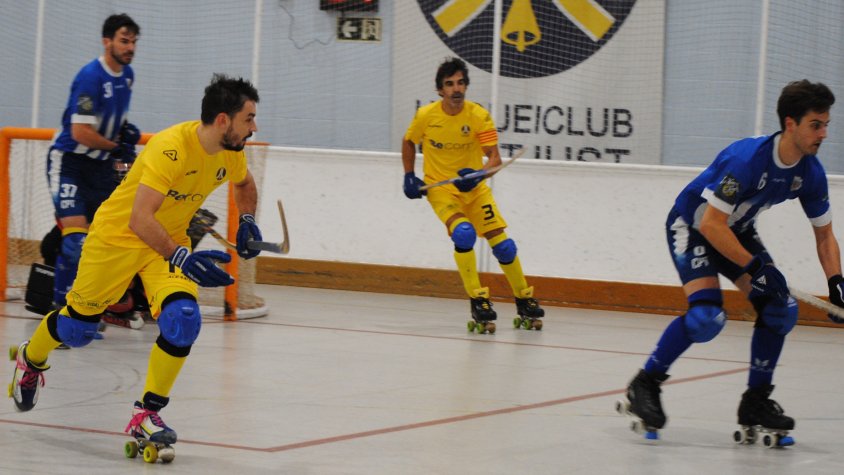 Una imatge del partit de la primera volta, entre l'HC Sant Just i el CP Taradell, al pavelló de la Bonaigua.
