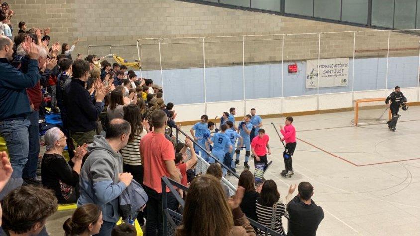 La comunió entre l'afició i l'equip es va fer evident un cop més, malgrat el resultat advers.