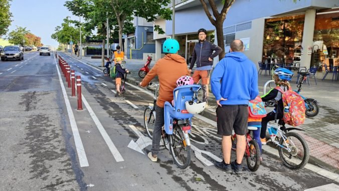 Fomentant una mobilitat saludable cap a l'escola: el Bicibús a Sant Just Desvern