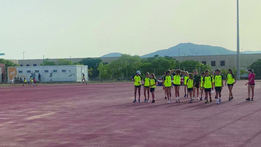 Haver d’entrenar fora de Sant Just suposa per al Club un greuge comparatiu amb els clubs d’altres especialitats esportives, ja que s’han de desplaçar i han de pagar un lloguer