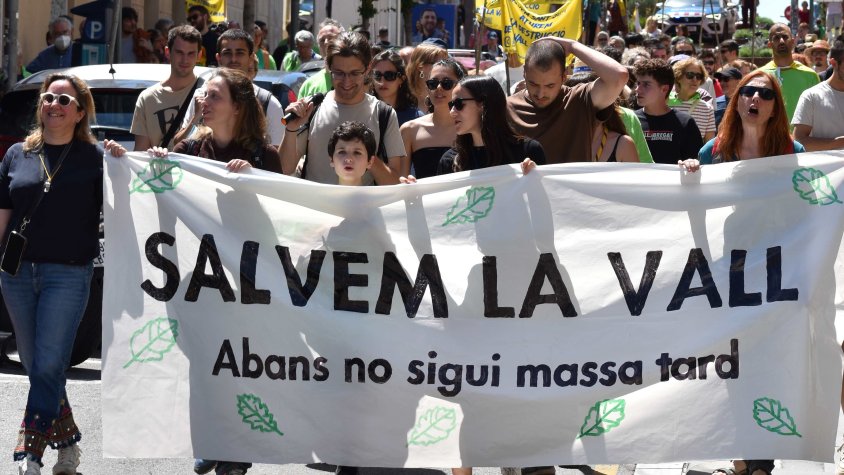 200 persones es manifesten per aturar la urbanització de la Bonaigua