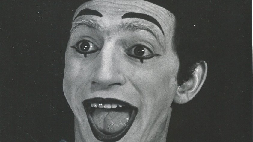 En Joan disfressat per representar el primer espectacle de la companyia Vol-Ras, “Cavallet d'il·lusions”, el 1980