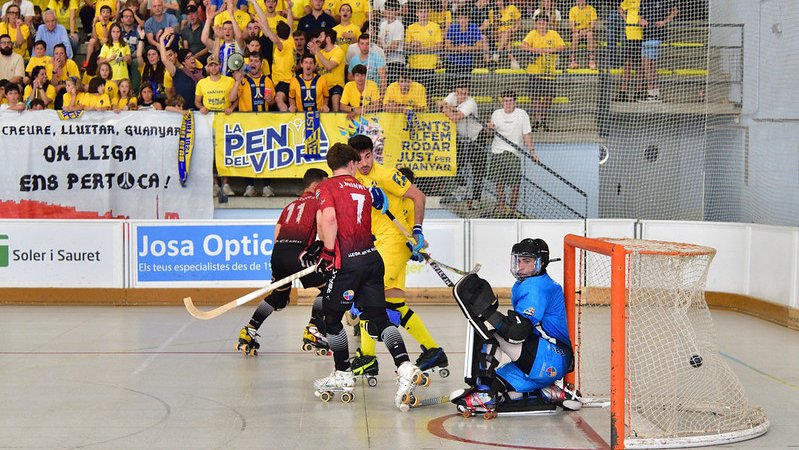 Xavi Crespo, tot just executant la jugada decisiva del matx, el segon gol local.