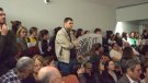 Aturen el Ple municipal, en suport dels joves detinguts pels mossos el 26 d'octubre