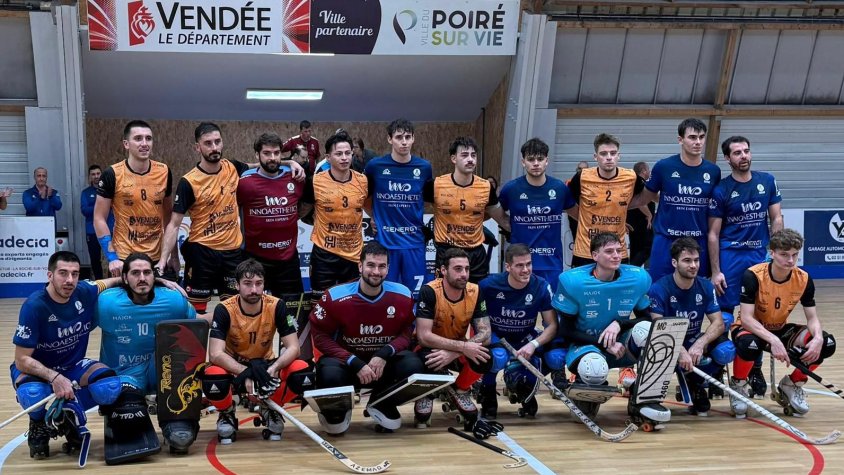 Els dos equips van posar junts per la foto. En el marcador, la distància va ser enorme.